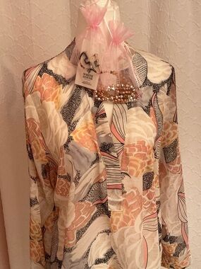 Molly Bracken Sheer Floral Print Blouse in Peach and White plus jewelry
